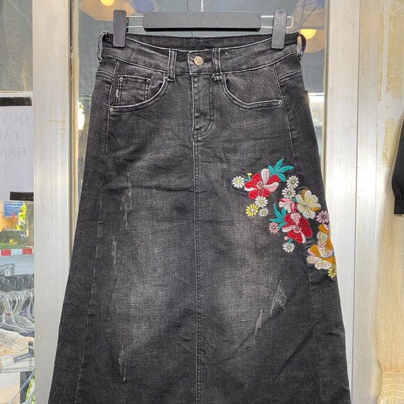 Dresses & Skirts - Black Floral Embroidered High-Waist Denim Skirt